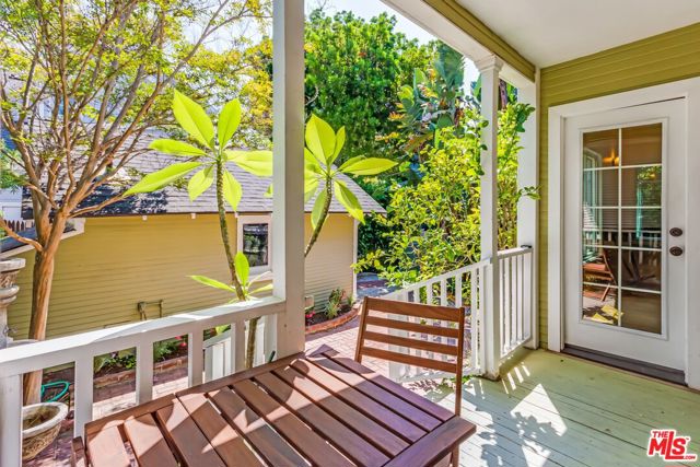 866 N Doheny Drive, West Hollywood CA: https://media.crmls.org/mediaz/0ebfb98d-1869-4032-bdad-c99155185feb.jpg