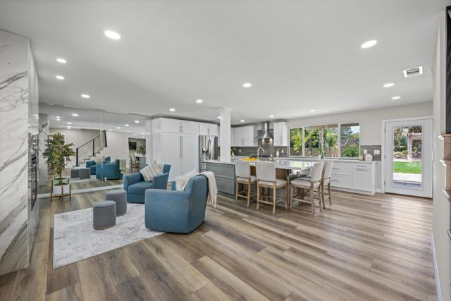 Detail Gallery Image 18 of 28 For 325 Santa Helena Dr, Solana Beach,  CA 92075 - 6 Beds | 4 Baths
