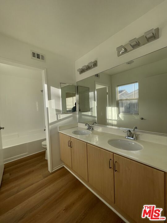 121 Cancion Way, Los Angeles CA: https://media.crmls.org/mediaz/0ec01459-630d-43c5-8483-ac70ccdf9307.jpg