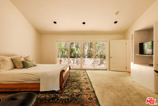 10055 Reevesbury Drive photo 28