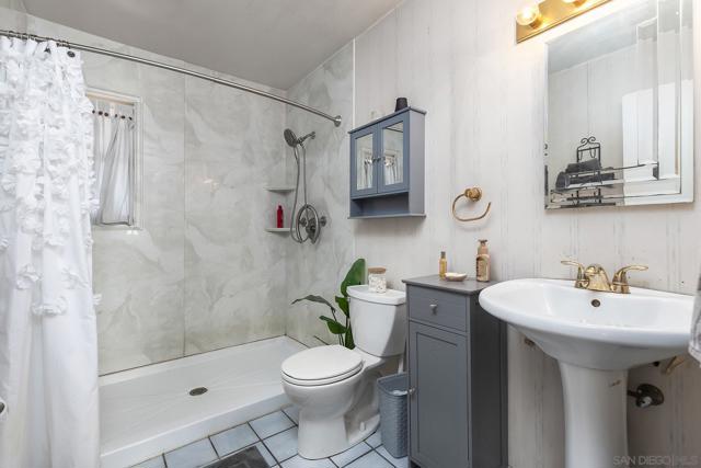 1256 TANGERINE ST, El Cajon CA: https://media.crmls.org/mediaz/0ec15834-5b95-4bb9-b3ec-f46991547158.jpg