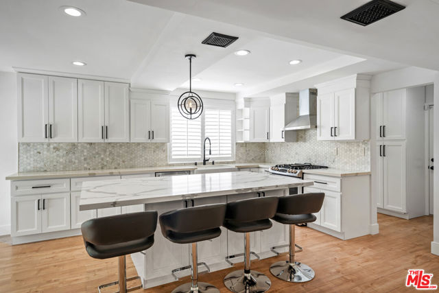 22619 Town Crier Road, Calabasas CA: https://media.crmls.org/mediaz/0ec17eec-cd9e-47f9-b0d3-af59fd1ce074.jpg