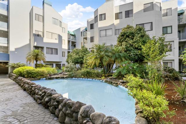 320 Peninsula Ave, San Mateo CA: https://media.crmls.org/mediaz/0ec188bf-8dd8-4fc6-a797-0d8d772ef042.jpg