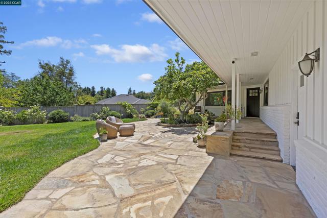 3363 Springhill Rd, Lafayette CA: https://media.crmls.org/mediaz/0ec1d3cb-df96-42cf-bcfc-533ab211b4d9.jpg