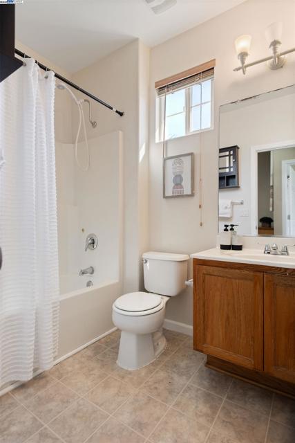 181 Maidenhair St, Pittsburg CA: https://media.crmls.org/mediaz/0ec2dea1-73a9-45f7-8054-e2a1b7a8cc78.jpg