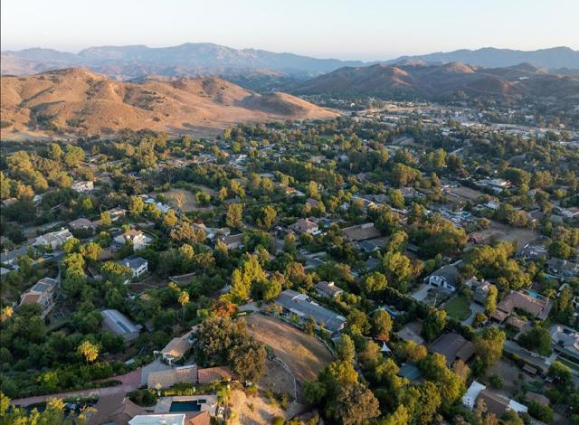 53 Foothill Drive, Agoura Hills CA: https://media.crmls.org/mediaz/0ec30c46-d75b-4191-8083-21f1370471aa.jpg