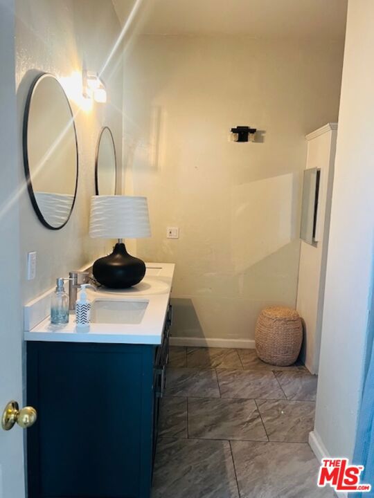 121 Navajo Lane, Topanga CA: https://media.crmls.org/mediaz/0ec37d7a-8192-42f5-87ed-dda1dddb484a.jpg