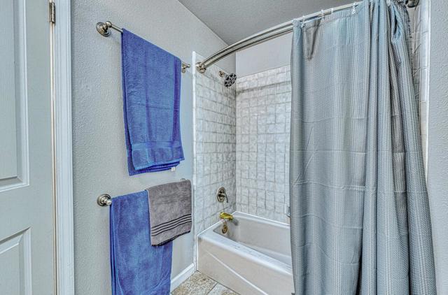 6640 Kim Ann Lane, Salinas CA: https://media.crmls.org/mediaz/0ec386e2-6fb4-45e0-81fe-4569418b354d.jpg