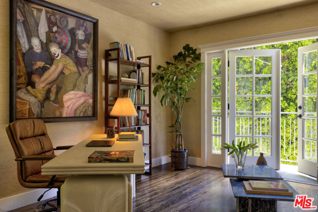 1857 Benedict Canyon Drive, Beverly Hills CA: https://media.crmls.org/mediaz/0ec481de-5e98-4756-97d9-4fff7d29bb7b.jpg