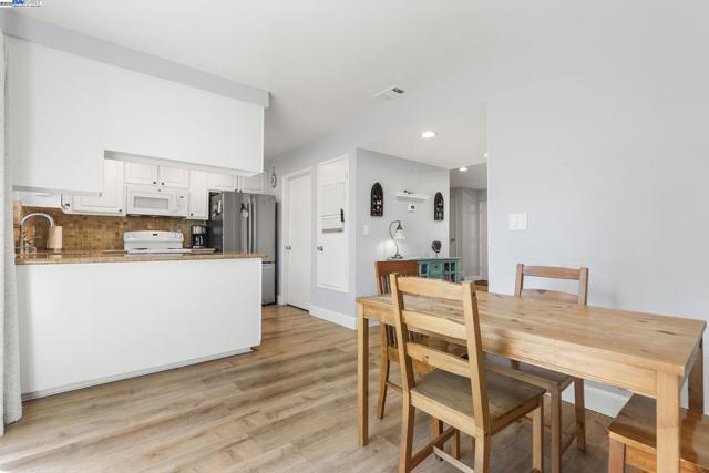 1479 Spring Valley Cmn, Livermore CA: https://media.crmls.org/mediaz/0ec49519-18a4-4d26-a206-bee1858a8f80.jpg