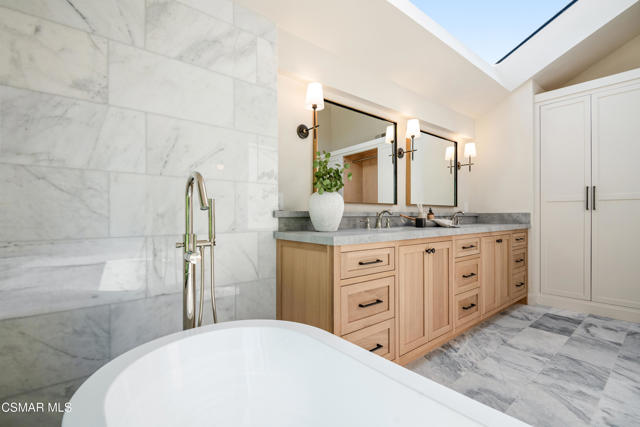 4212 Par Five Drive, Westlake Village CA: https://media.crmls.org/mediaz/0ec504e1-468b-4162-9a6e-c6b01a7e5b94.jpg