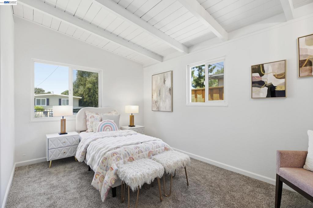 https://media.crmls.org/mediaz/0ec52e14-54b7-4539-848b-8d4b15e29201.jpg?preset=X-Large