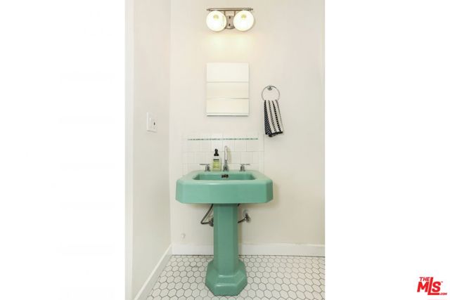 2225 1/2 Lake Shore Avenue, Los Angeles CA: https://media.crmls.org/mediaz/0ec53d85-a20e-45d6-9d25-1b8b49f78179.jpg
