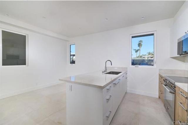 Detail Gallery Image 8 of 12 For 3903 Haines, San Diego,  CA 92109 - – Beds | – Baths