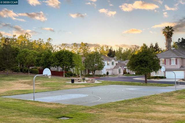 104 Silva Ct, Martinez CA: https://media.crmls.org/mediaz/0ec6048b-95ca-4b60-80c9-481657674cb7.jpg