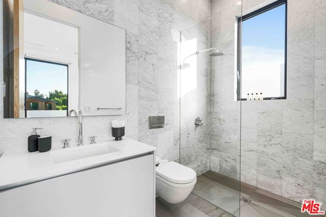 832 N Sierra Bonita Avenue, Los Angeles CA: https://media.crmls.org/mediaz/0ec682fd-0157-4690-83ff-062db770ee39.jpg