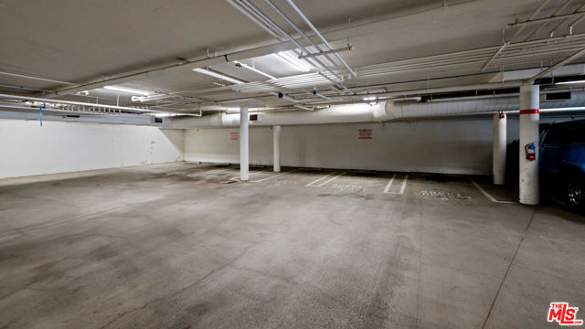 10364 Almayo Avenue, Los Angeles CA: https://media.crmls.org/mediaz/0ec70f7e-a8aa-4e6d-8bf9-ebfa172783a7.jpg