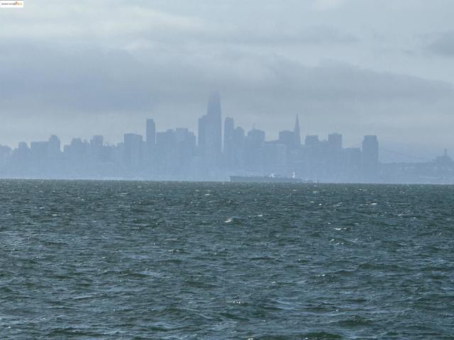 311 Channing Way, Alameda CA: https://media.crmls.org/mediaz/0ec71e36-f155-4f08-a6d2-edbafc7605df.jpg