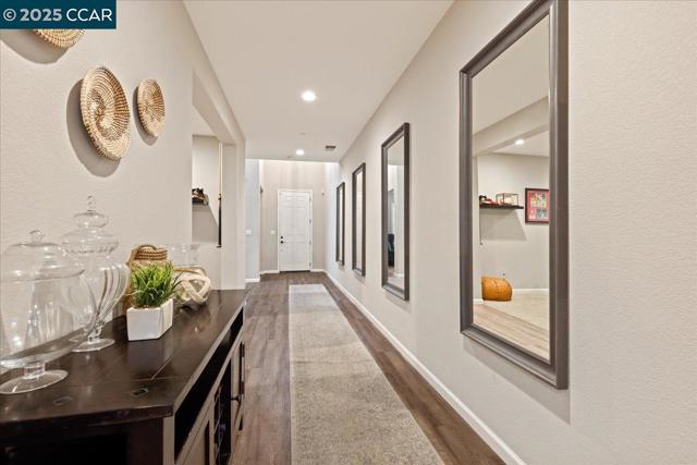 369 Parkfield Way, Oakley CA: https://media.crmls.org/mediaz/0ec78e96-eb45-4322-aa79-9daeb9de2e61.jpg