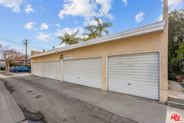 9645 W Olympic Boulevard, Beverly Hills CA: https://media.crmls.org/mediaz/0ec7c67c-f2cf-4508-9250-3ae3c3bd5238.jpg