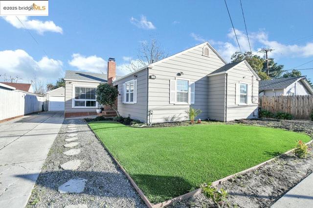 1711 D St, Antioch CA: https://media.crmls.org/mediaz/0ec81e04-6f2b-42bb-af0d-77c5d90e7384.jpg