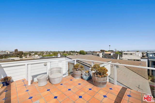 459 35th Street, Manhattan Beach, California 90266, 5 Bedrooms Bedrooms, ,3 BathroomsBathrooms,Residential,Sold,35th,25586389