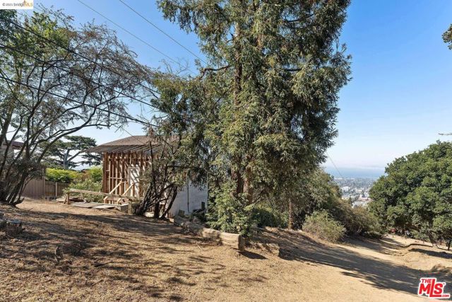 436 Panoramic Way, Berkeley CA: https://media.crmls.org/mediaz/0ec852ea-7d57-4cb5-92c4-59a2934fffd2.jpg