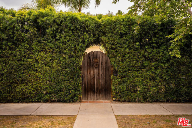 3512 Madera Avenue, Los Angeles CA: https://media.crmls.org/mediaz/0ec87631-fc4c-45c3-a3b9-afaa9f203126.jpg