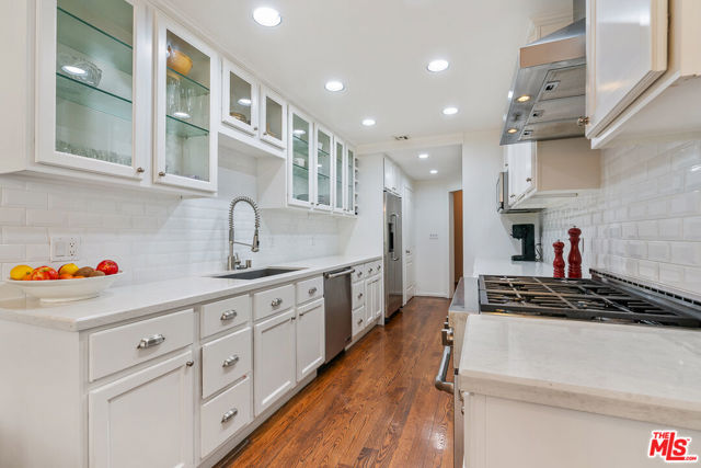 120 N Swall Drive, Los Angeles CA: https://media.crmls.org/mediaz/0ec87dae-b0d4-4f17-8faf-df1945230473.jpg