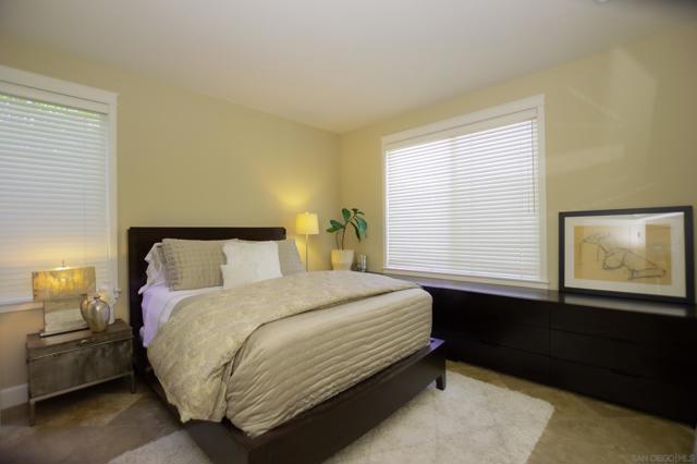 2537 Carriagedale Row, La Jolla CA: https://media.crmls.org/mediaz/0ec8d066-6b13-458d-8db0-e75eb8c3e988.jpg