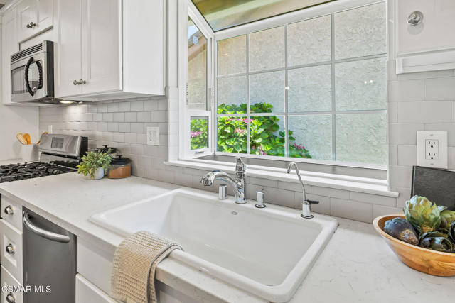 4570 N Vistapark Drive, Moorpark CA: https://media.crmls.org/mediaz/0ec8daf3-7229-416b-b916-34a470024e81.jpg