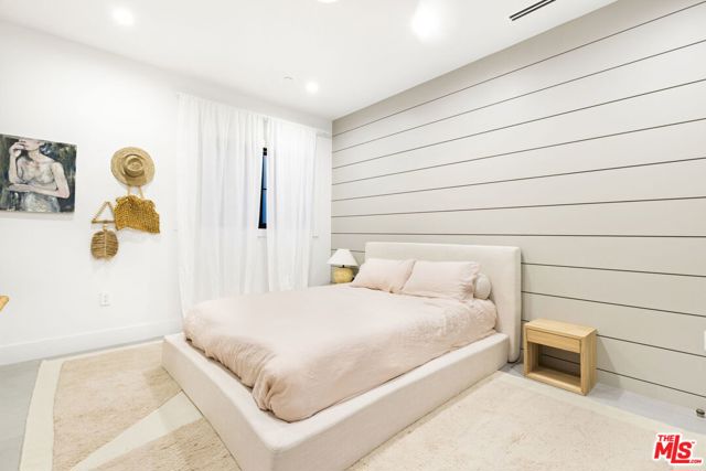 6310 Mirror Lake Drive, Los Angeles CA: https://media.crmls.org/mediaz/0ec8fe5d-54ba-4285-a307-b78ed823b9a0.jpg