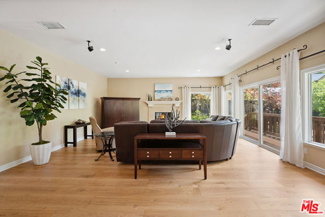 23040 Blue Bird Drive, Calabasas CA: https://media.crmls.org/mediaz/0ec911f5-cedd-4e05-9426-c5b8256dcb54.jpg