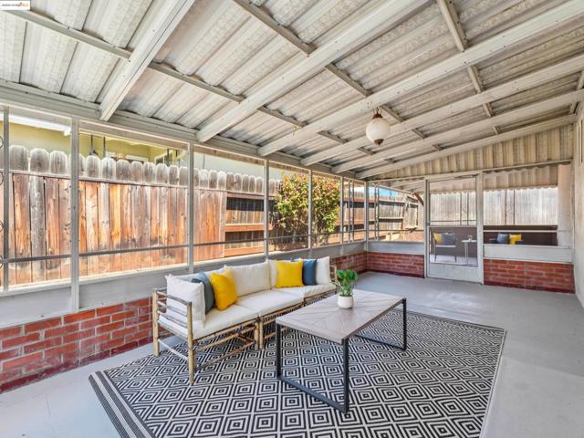 589 Evangeline Way, Hayward CA: https://media.crmls.org/mediaz/0ec96b41-b88c-483a-9aed-0d1f4978984d.jpg