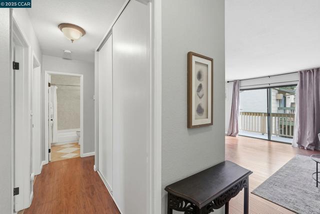 2890 Treat Blvd, Concord CA: https://media.crmls.org/mediaz/0eca542e-017e-4cbc-b36c-138ec0542853.jpg