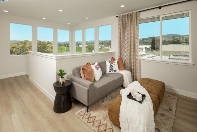 102 Compass Drive, Napa CA: https://media.crmls.org/mediaz/0eca9bd6-fca6-4ffc-a4b5-dea2ff2f9a65.jpg