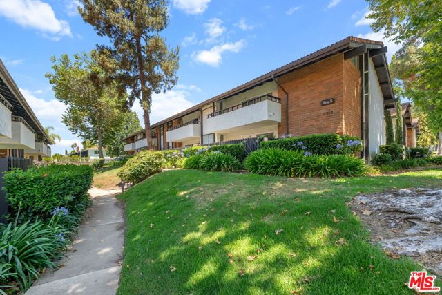31568 Agoura Road, Westlake Village CA: https://media.crmls.org/mediaz/0ecaac95-d1ea-4efa-a2d5-8dc5ff85b81b.jpg