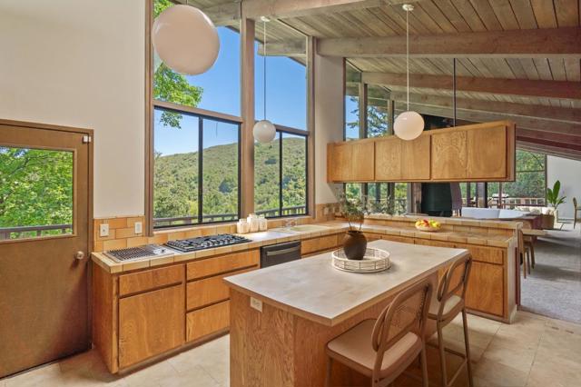 40 Deer Path Drive, Portola Valley CA: https://media.crmls.org/mediaz/0ecad31b-1669-43b5-a454-a39a7da1a462.jpg