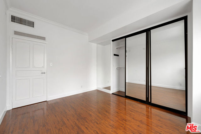 10787 Wilshire Boulevard, Los Angeles CA: https://media.crmls.org/mediaz/0eccc4b7-5e9f-49ef-b49d-82b1acdab120.jpg