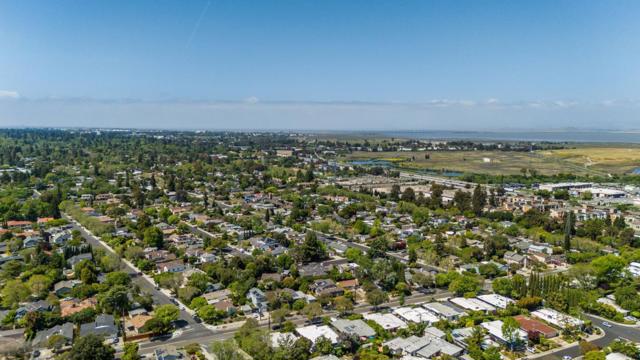 986 Loma Verde Avenue, Palo Alto CA: https://media.crmls.org/mediaz/0ecd68bd-8161-4e77-8c81-60d614ba17d0.jpg