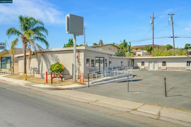 640 State Highway 12, Rio Vista CA: https://media.crmls.org/mediaz/0ecd73ae-b2b9-4711-9579-c3d45332daf4.jpg