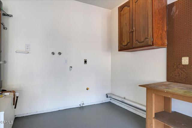 232 Rosewood Street, Ventura CA: https://media.crmls.org/mediaz/0ecd83ab-1284-4854-a42c-902b7964bf55.jpg