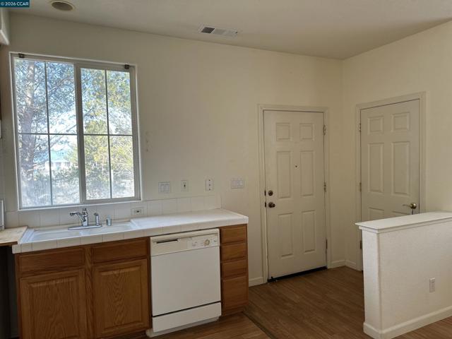 Image 26 of 29 For 518 Silver Maple Dr