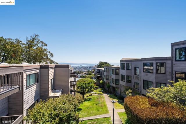 5177 Diamond Heights BLVD, San Francisco CA: https://media.crmls.org/mediaz/0ecf6c13-e387-4891-bfd1-7a08371ac6f8.jpg