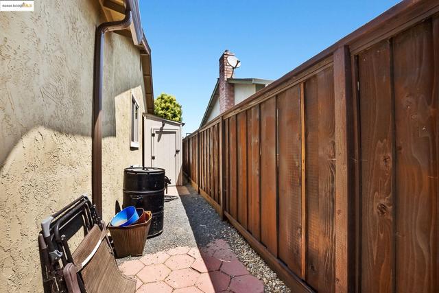 53 Zinfandel Ct, Oakley CA: https://media.crmls.org/mediaz/0ecfd001-9ecd-4e94-8009-8927233475d4.jpg