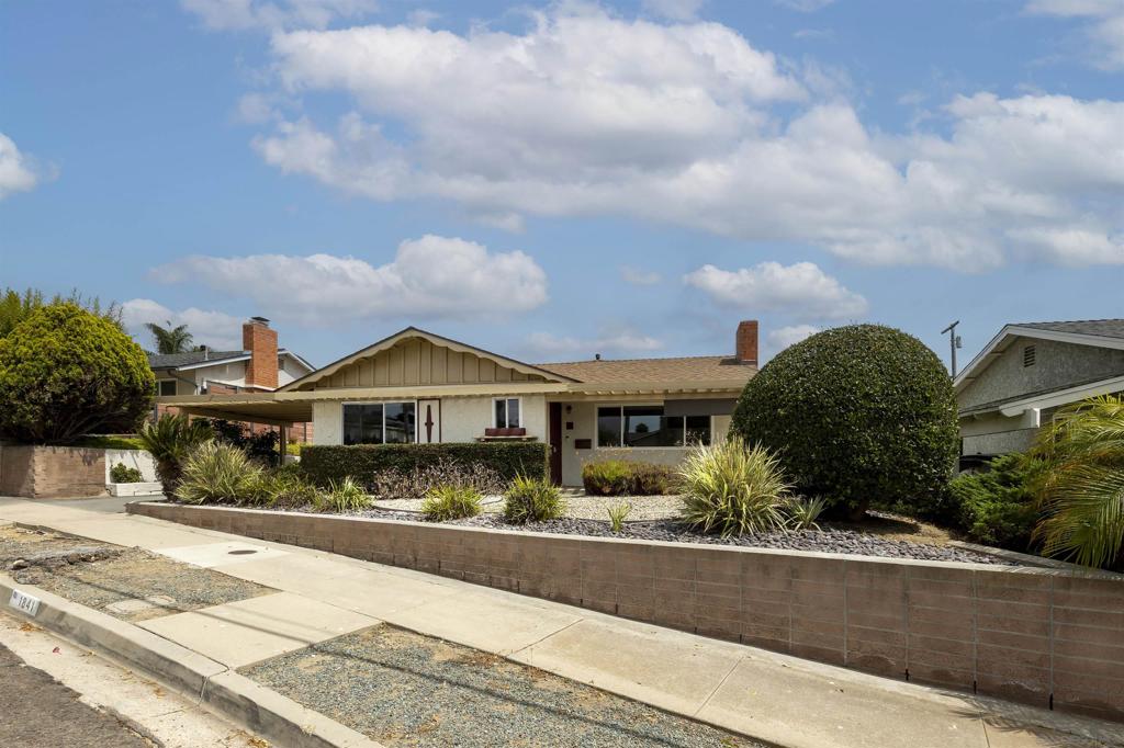 MLS #250036478SD img 2