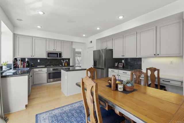 Detail Gallery Image 15 of 45 For 32147 Corte Florecita, Temecula,  CA 92592 - 5 Beds | 3 Baths