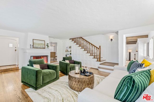 217 17th Street, Santa Monica CA: https://media.crmls.org/mediaz/0ed1eae5-1cd0-4bdf-b249-575973b7c3b2.jpg
