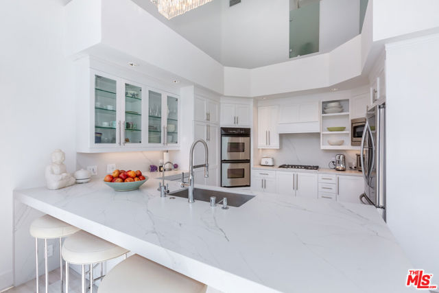 18 Union Jack Street, Marina del Rey CA: https://media.crmls.org/mediaz/0ed21504-074b-48ca-8d92-1d224bd1315c.jpg