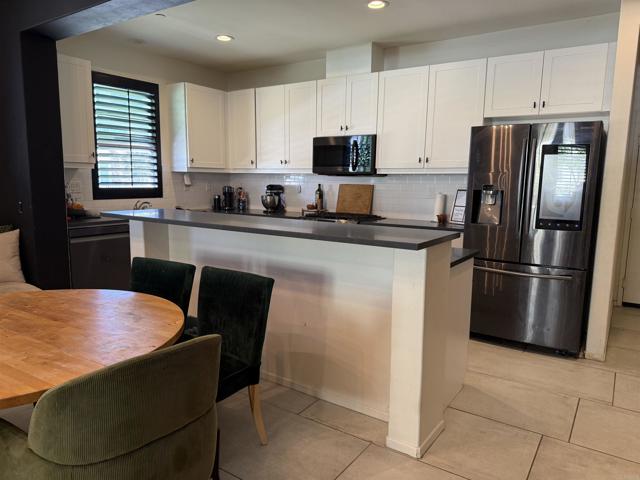 Detail Gallery Image 5 of 16 For 1294 Santa Victoria Rd #2,  Chula Vista,  CA 91913 - 3 Beds | 2/1 Baths